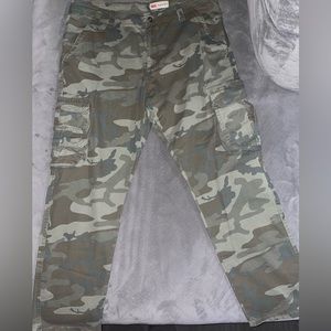 Mens Wrangler Camouflage Cargo Pants. Size 36x30